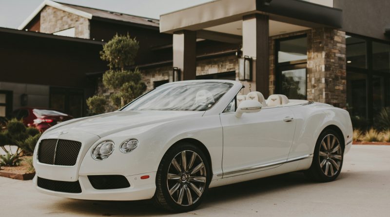 Bentley notuje spadki sprzedaży. Odchodzący prezes firmy zaskoczył powodem