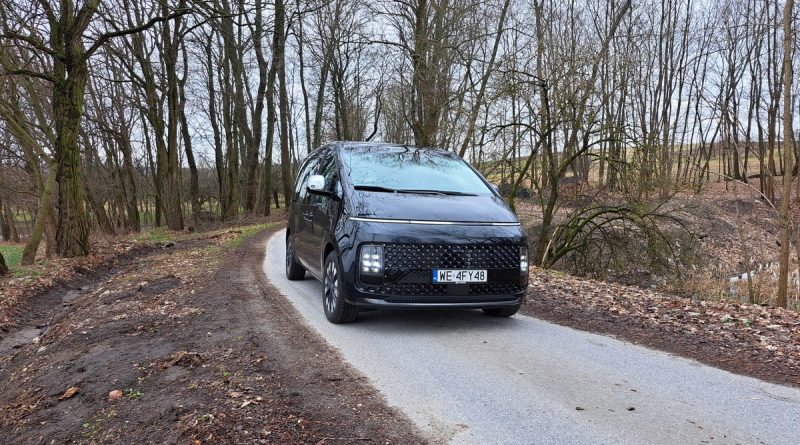 Hyundai Staria – rodzinny van z innej planety