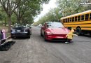 Wrogowie Tesli łączą siły. I pokazują, ile jest wart system FSD, czyli „autopilot” w Teslach