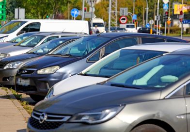 Polacy skarżą się na strefy płatnego parkowania. RPO proponuje zmianę prawa