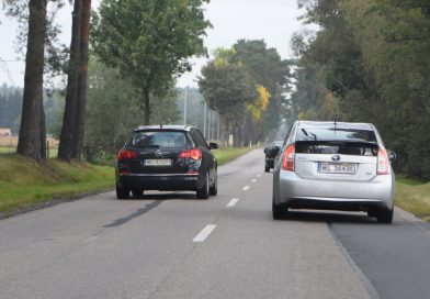 Czy można przekraczać prędkość podczas wyprzedzania? Prawo jest tu jasne jak słońce
