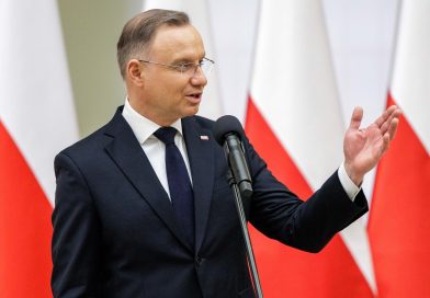 Andrzej Duda wyjaśnia, dlaczego nie prowadzi swojego samochodu. „Przymierzam się”