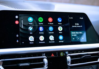 Google Pixel 10 ma problemy z Android Auto. Użytkownicy skarżą się na pobór energii