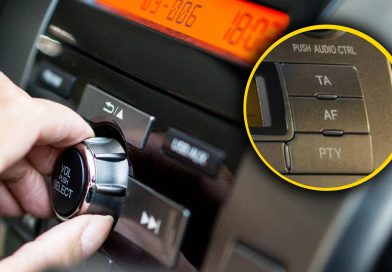 Przyciski PTY i AF. Ma je w aucie prawie każdy, ale niewielu wie, do czego służą. Wyjaśniamy