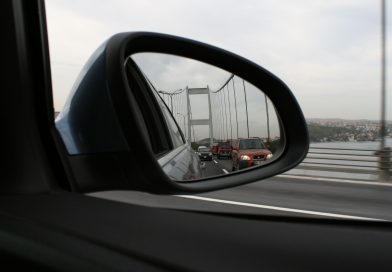 W długi weekend ten widok w lusterku prawie na pewno oznacza mandat do 5 tys. zł. Policja ma nową broń