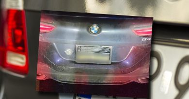 BMW z systemem ukrywania tablic rejestracyjnych. Ten kierowca z USA dostał 292 mandaty