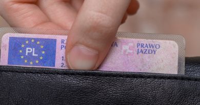 Ukarany za brak uprawnień, choć je posiadał. Sąd Najwyższy uniewinnił kierowcę