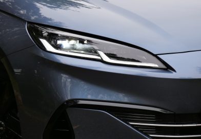 Dobry październik na rynku nowych samochodów w Polsce. Niespodzianek nie brakowało