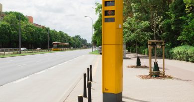 Włączyli zupełnie nowy fotoradar. Kierowca Audi już zdążył wpaść, bo jest tu niski limit