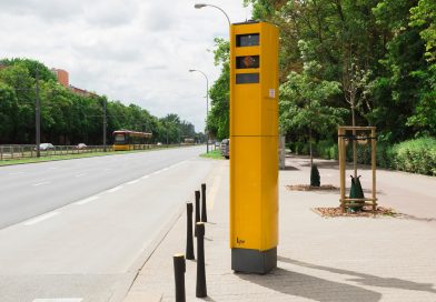 Włączyli zupełnie nowy fotoradar. Kierowca Audi już zdążył wpaść, bo jest tu niski limit