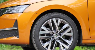 Skoda Octavia pokonała Toyotę Corollę. Sprawdzamy najnowsze cenniki — trwa wojna cenowa