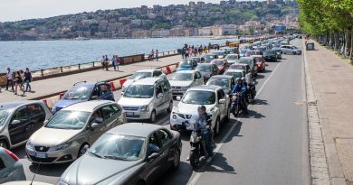 Neapol pełen polskich tablic. Przez Włochów polscy kierowcy płacą więcej za ubezpieczenie