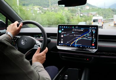 Niezwykle wygodna, ale niebezpieczna funkcja w aucie. Eksperci mówią o zaniku odruchu