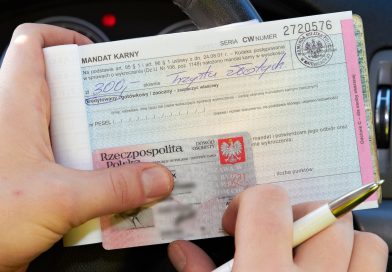 Na oczach policjantów złamał zasadę kąta prostego. Wręczyli mu mandat 2000 zł i 15 pkt