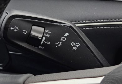 Zimą wyłącz tę funkcję w swoim samochodzie. Może narobić więcej szkód niż pożytku