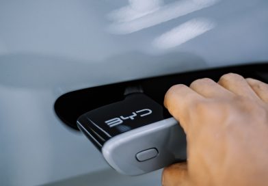 Ten chiński zakaz to ból dla wielu producentów aut na całym świecie. Na liście ofiar Tesla, ale nie tylko