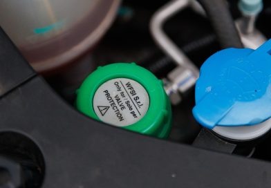 Znalazłem nietypowy zbiornik pod maską nowego chińskiego auta. Już dawno go nie widziałem