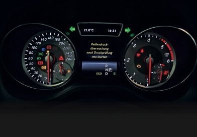 Te kontrolki potraktuj poważnie. Czasem trzeba stanąć w polu, by nie zniszczyć auta