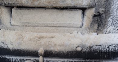 O czym kierowcy powinni pamiętać zimą? Niedopatrzenie może kosztować 500 złotych i 8 punktów