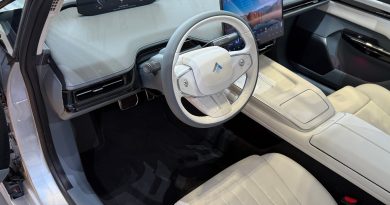 Za zakazem chowanych klamek idzie rewolucja w kokpicie: tak Chiny chcą zwalczać swój „znak rozpoznawczy” w samochodach