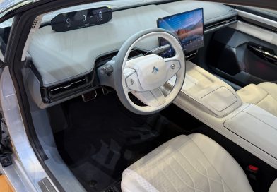 Za zakazem chowanych klamek idzie rewolucja w kokpicie: tak Chiny chcą zwalczać swój „znak rozpoznawczy” w samochodach