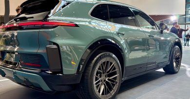 Widziałem nowe Porsche Cayenne Electric Turbo. Ma osiągi superauta, zakrzywiony ekran i płetwy