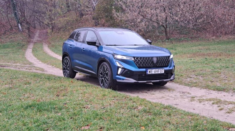 Nowy Renault Austral, czyli wnętrze premium i niskie spalanie. Oto jak wypada na tle rywali