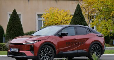 Nowy SUV Toyoty wjeżdża do Polski. Od razu w promocyjnej cenie. C-HR dostał plusa