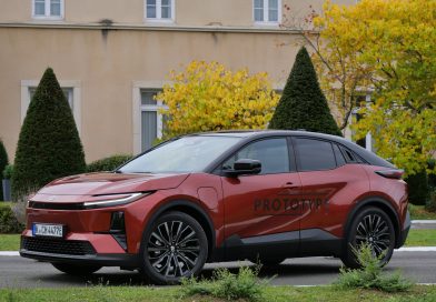 Nowy SUV Toyoty wjeżdża do Polski. Od razu w promocyjnej cenie. C-HR dostał plusa
