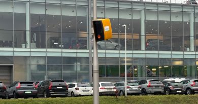 Słynny fotoradar przy Alejach Jerozolimskich 239 znów zniszczony. Monitoring nic nie dał