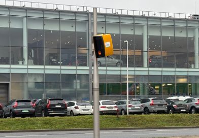 Słynny fotoradar przy Alejach Jerozolimskich 239 znów zniszczony. Monitoring nic nie dał