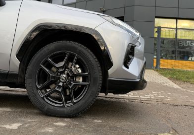 Na którą oś lepsze opony? Ten test mówi wszystko. Znamy odpowiedź dla Polski