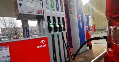 Premier Czech nazwał ceny Orlenu oburzającymi. Zażądał obniżek na stacjach paliw