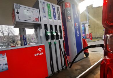 Premier Czech nazwał ceny Orlenu oburzającymi. Zażądał obniżek na stacjach paliw