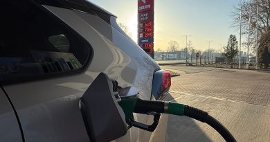 Prezydent podpisał ustawę o niższych cenach paliw, a cennik Orlenu znowu w górę