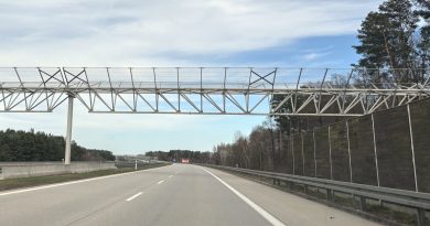 Nietypowe bramownice nad niektórymi drogami. Wyjaśniamy, w jakim celu je zamontowano