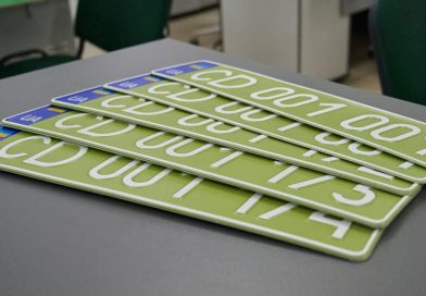 Oliwkowe tablice rejestracyjne w Ukrainie. Rosja bez pierwszego kodu