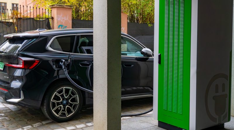 Efekt wojny w Iranie widać na rynku samochodów. Polska wśród napędzających wzrost