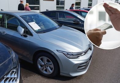 Już od 2027 r. za gotówkę nie kupisz nawet używanego auta. Są wyjątki od tej reguły