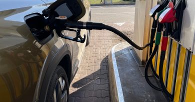 Niższe podatki na paliwa zostają z nami na dłużej. Co z cenami na majówkę?