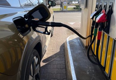 Niższe podatki na paliwa zostają z nami na dłużej. Co z cenami na majówkę?