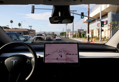 System FSD w Tesli dopuszczony w pierwszym kraju UE. Jazda bez rąk na kierownicy