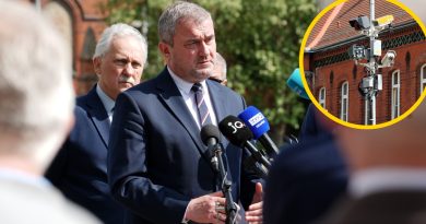 Nowy system  do kontroli przejazdu na czerwonym świetle w Malborku. Na otwarciu był wiceminister