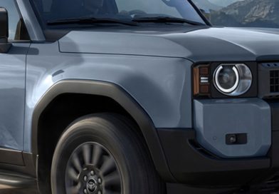 Toyota odświeżyła Land Cruisera. Pozostaje najdroższą Toyotą i ma teraz okrągłe reflektory