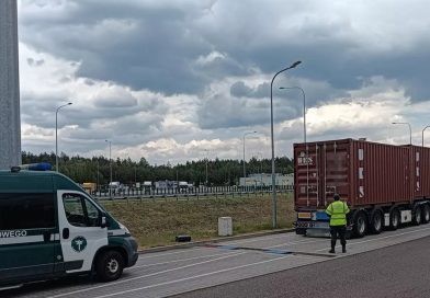 Transport zatrzymany na S7 przeładowany do granic możliwości. To jak dwa transporty