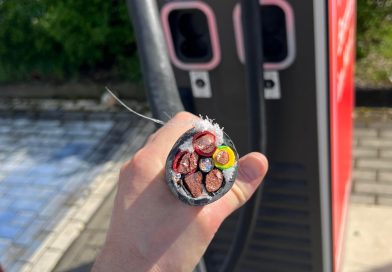 Ukradł dwa kable od ładowarek do aut elektrycznych. Nie opłaciło mu się. Sąd wydał wyrok