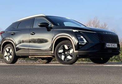 Toyota wciąż pierwsza, ale Skoda goni, a Omoda rośnie tak, że zaraz wyprzedzi MG. Dzieje się na polskim rynku