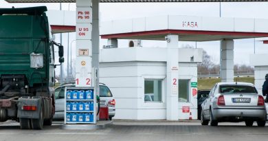 Dziś i jutro promocja na paliwa w Auchan. Wyjaśniamy, jak zatankować za 5,99 za litr