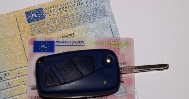 Ministerstwo Cyfryzacji szykuje koniec papierowych dokumentów. Dużo z nich trafi do smartfona