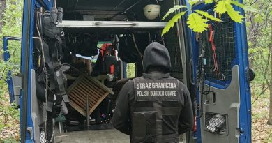 Rekwizyt w skradzionym Mercedesie przestraszył złodziei i mundurowych. Fałszywy alarm
